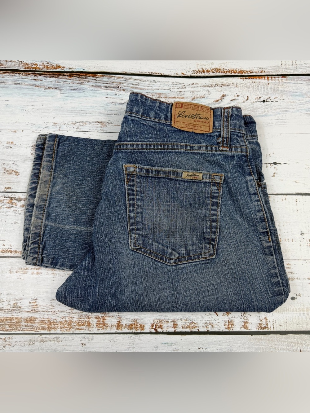 Levi Strauss Signature Women’s Stretch Mid Rise Straight Leg Misses Jeans